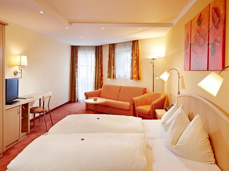 Postel nebo postele na pokoji v ubytování Landhotel Kaserer