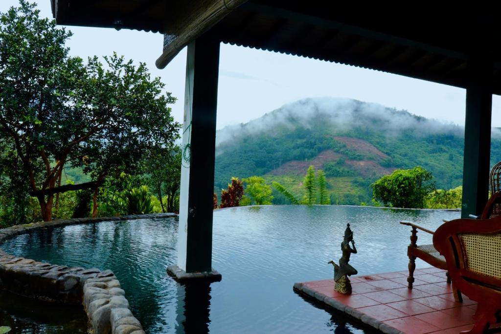 Casa con vistas al lago y a las montañas en Paradise Eco Garden, en Kitulgala