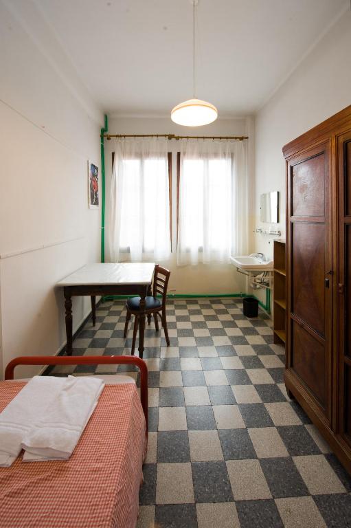 Postel nebo postele na pokoji v ubytování Ostello Domus Civica