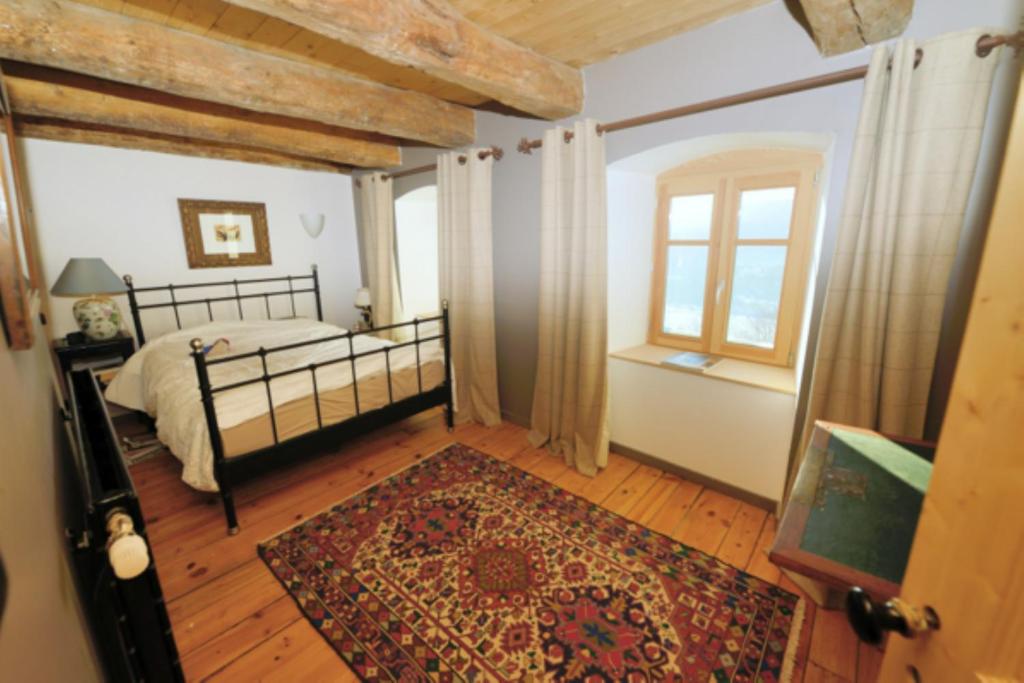 La Drapière - Standard Double Room With Shared Bathroom