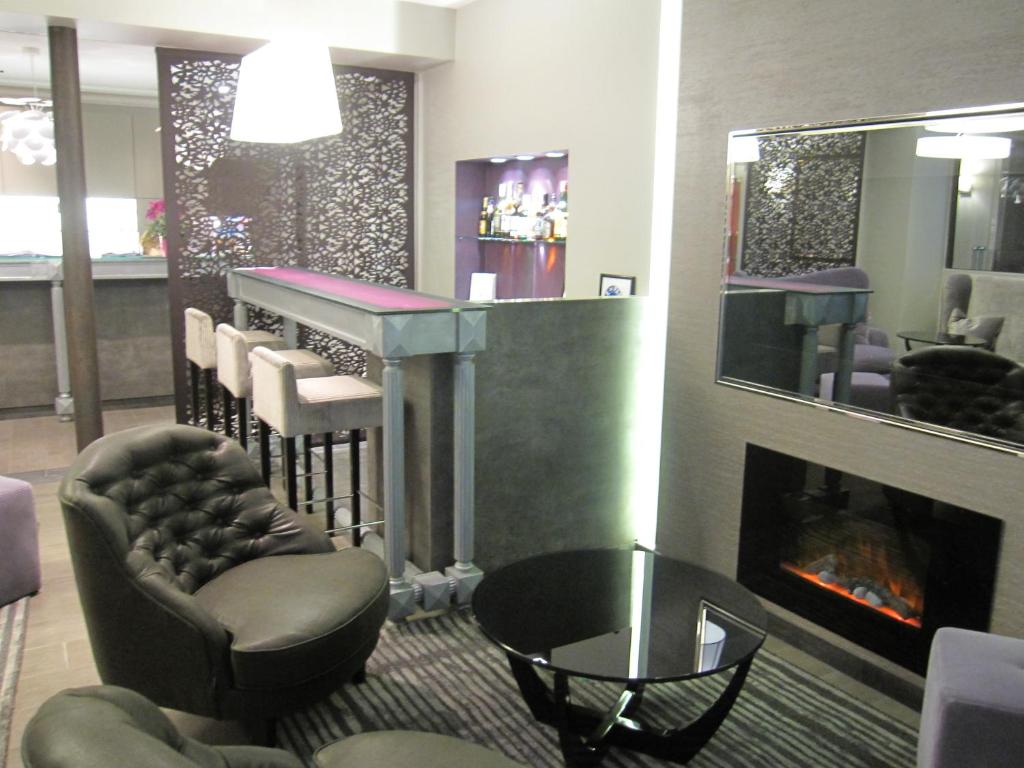 a lobby with a bar and a fireplace at Hôtel Harvey in Paris