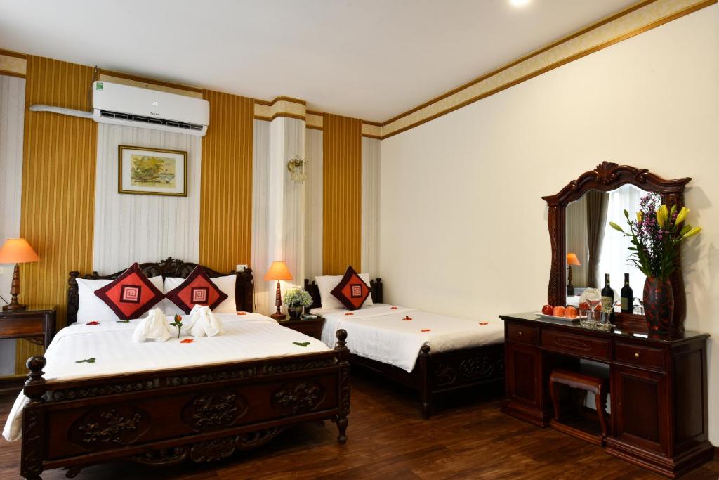 Giường trong phòng chung tại Ibiz City Hotel