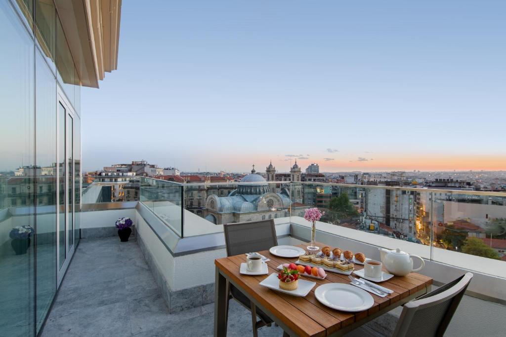 A balcony or terrace at CVK Taksim Hotel Istanbul
