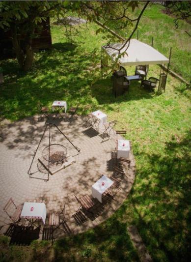 Vonkajšia záhrada v ubytovaní 4 Couples & 4 Friends Hostel