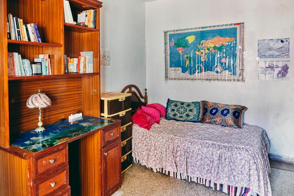 a bedroom with a bed and a dresser with a desk at Tetouan house in Tétouan