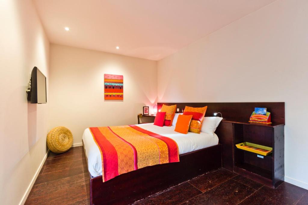 Postel nebo postele na pokoji v ubytování Hôtel Auberge de Chavannes
