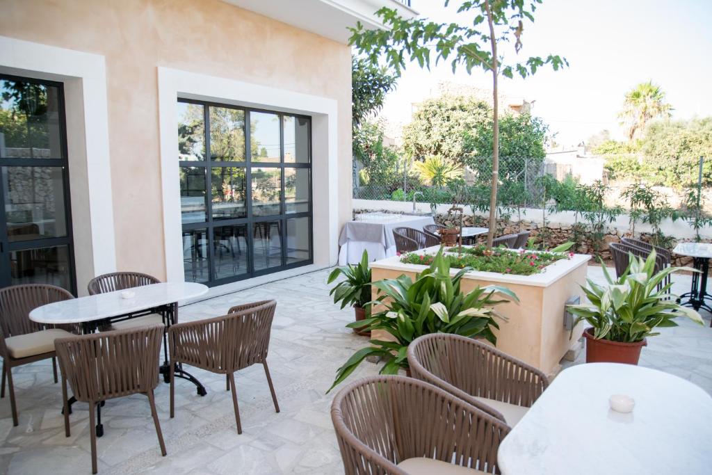 Reštaurácia alebo iné gastronomické zariadenie v ubytovaní Boutique Hotel Petit Sant Miquel