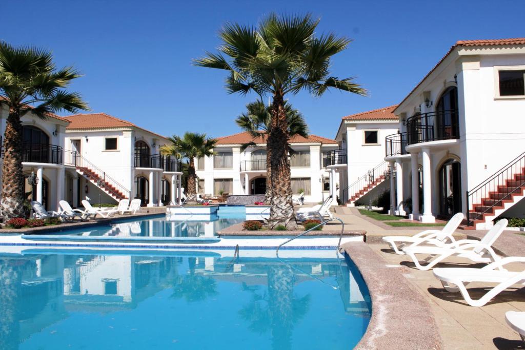 Bazén v ubytování Aparthotel Serena Dream nebo v jeho okolí