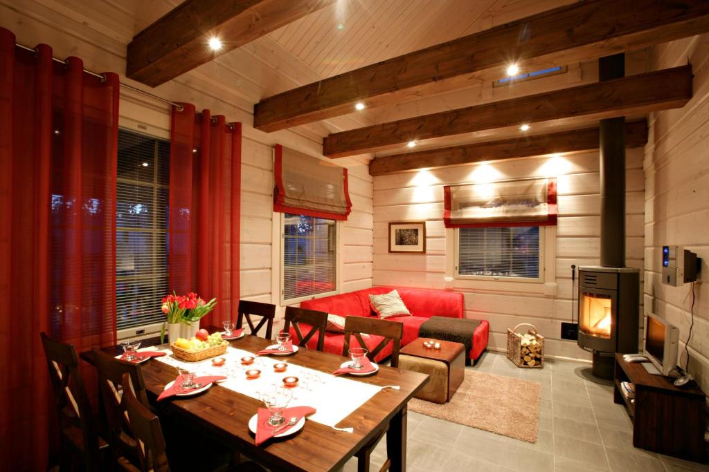 Гостиная зона в Ounasvaaran Lakituvat Chalets