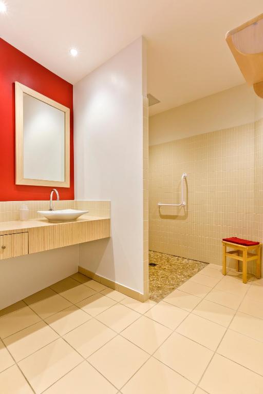 Koupelna v ubytování Hôtel Auberge de Chavannes
