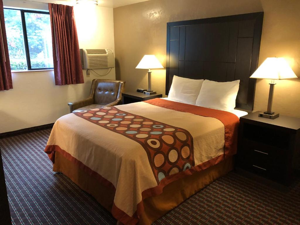 Super 8 by Wyndham Lacey Olympia Area - Salle Queen - Non-fumeurs