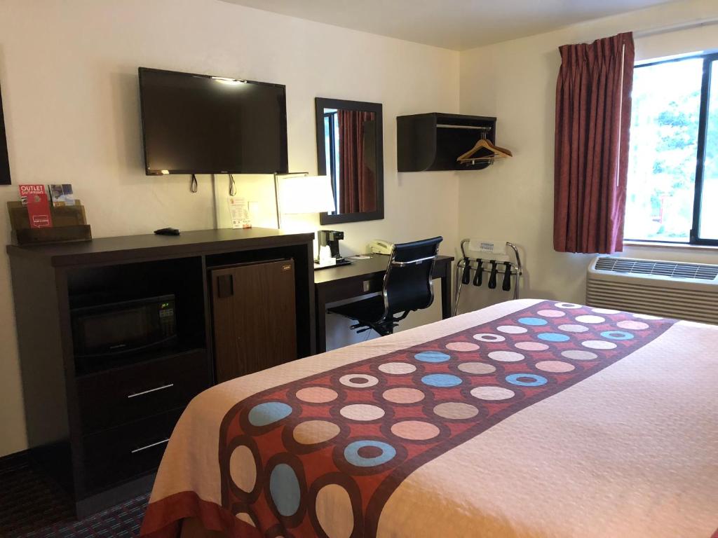 Super 8 by Wyndham Lacey Olympia Area - Room Roi - Non-fumeur