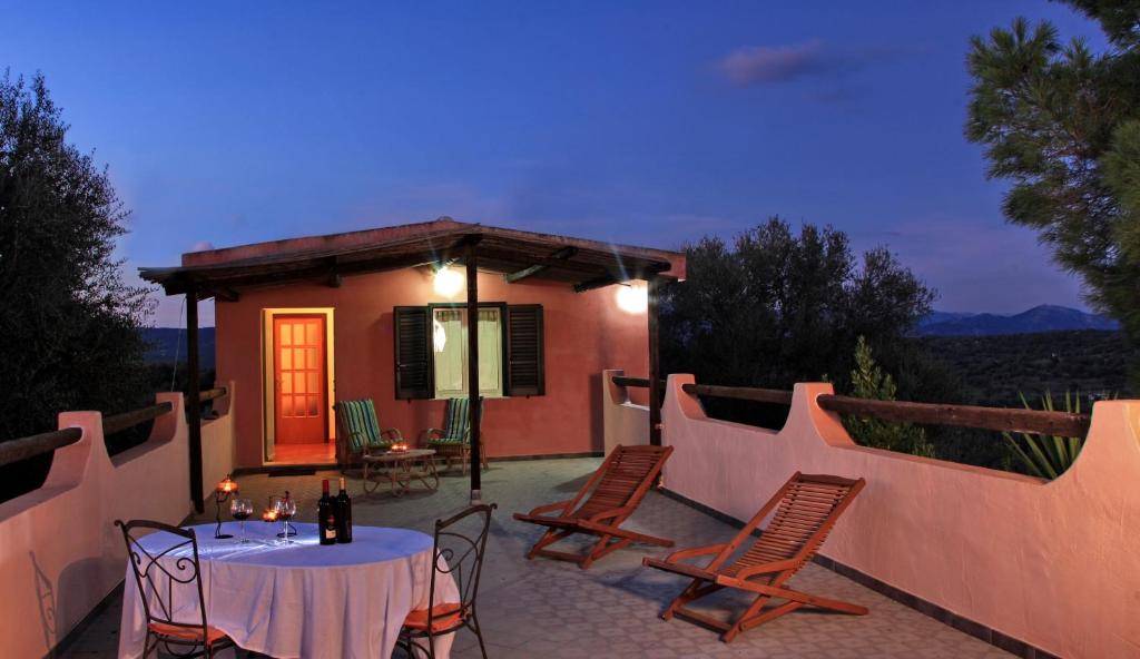 A balcony or terrace at S'Ulumu