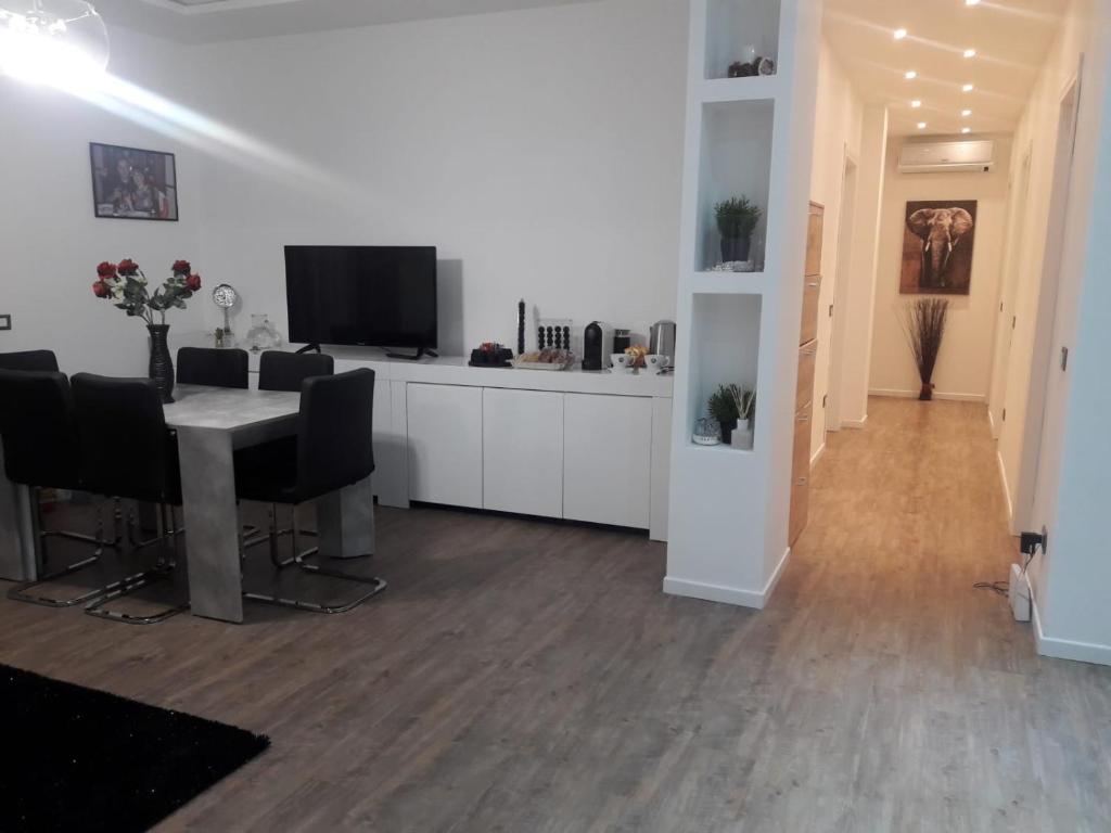 TV a/nebo společenská místnost v ubytování ALESSANDRA'S HOME
