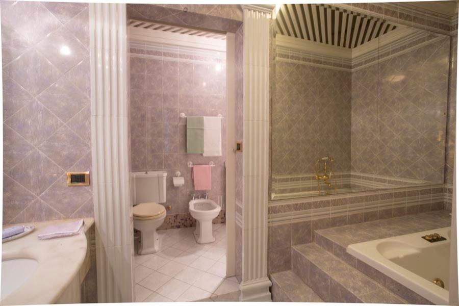 Kúpeľňa v ubytovaní Luxory suite su Lungarno