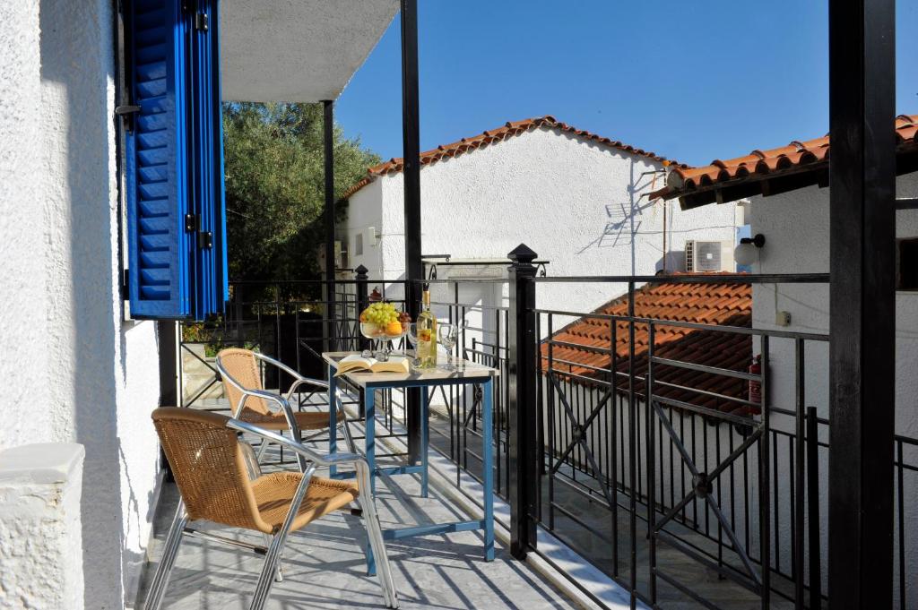 Balkón nebo terasa v ubytování Fengeros Village