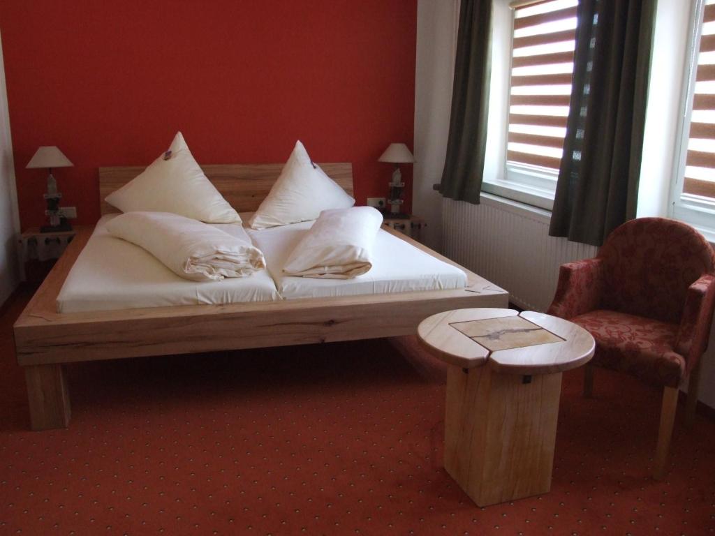 Postel nebo postele na pokoji v ubytování Hotel Goldener Stern
