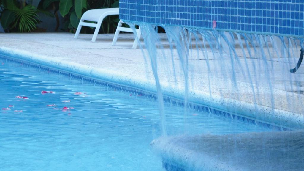 Bazén v ubytování Hotel RS Suites nebo v jeho okolí