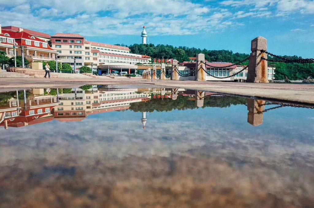 Piscina a Golden Gulf Hotel Yantai o a prop