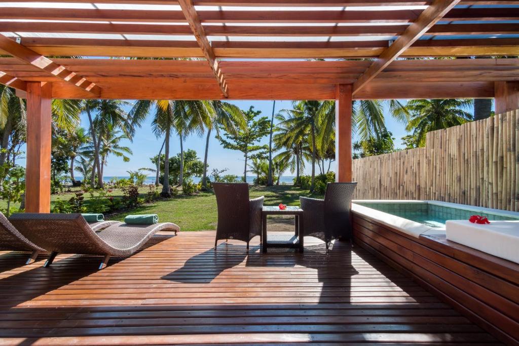 Bazén v ubytování Lomani Island Resort – Adults Only nebo v jeho okolí