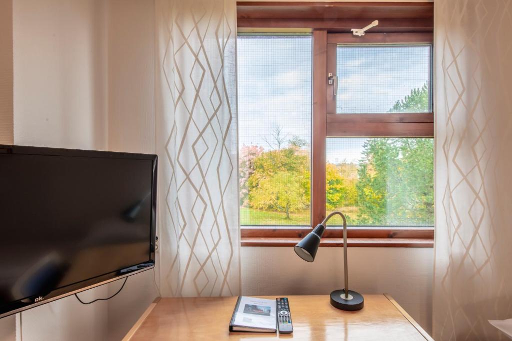 TV a/nebo společenská místnost v ubytování Västerbacken Hotell & Konferens