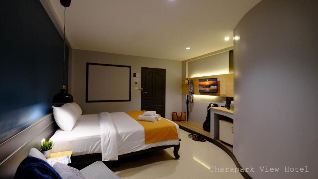 Postel nebo postele na pokoji v ubytování Tharapark View Hotel - SHA Plus