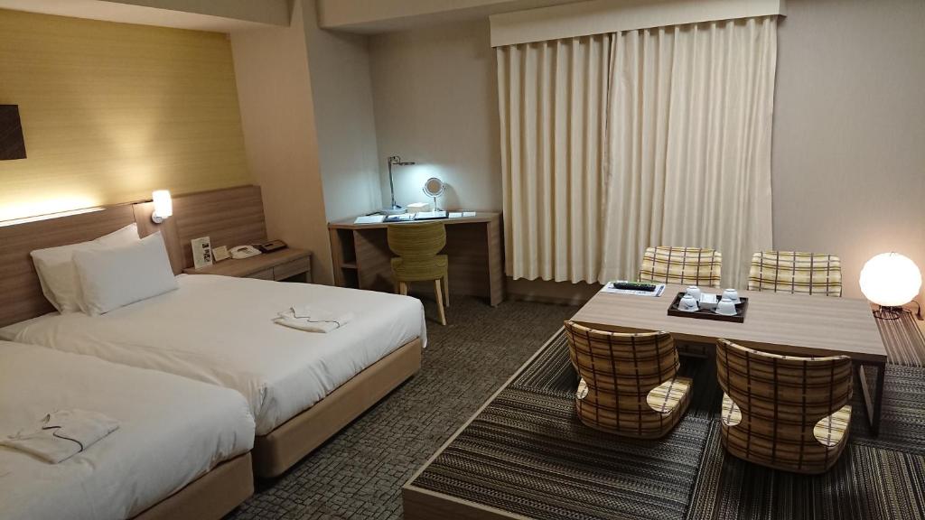 Postel nebo postele na pokoji v ubytování Hotel Associa Toyohashi