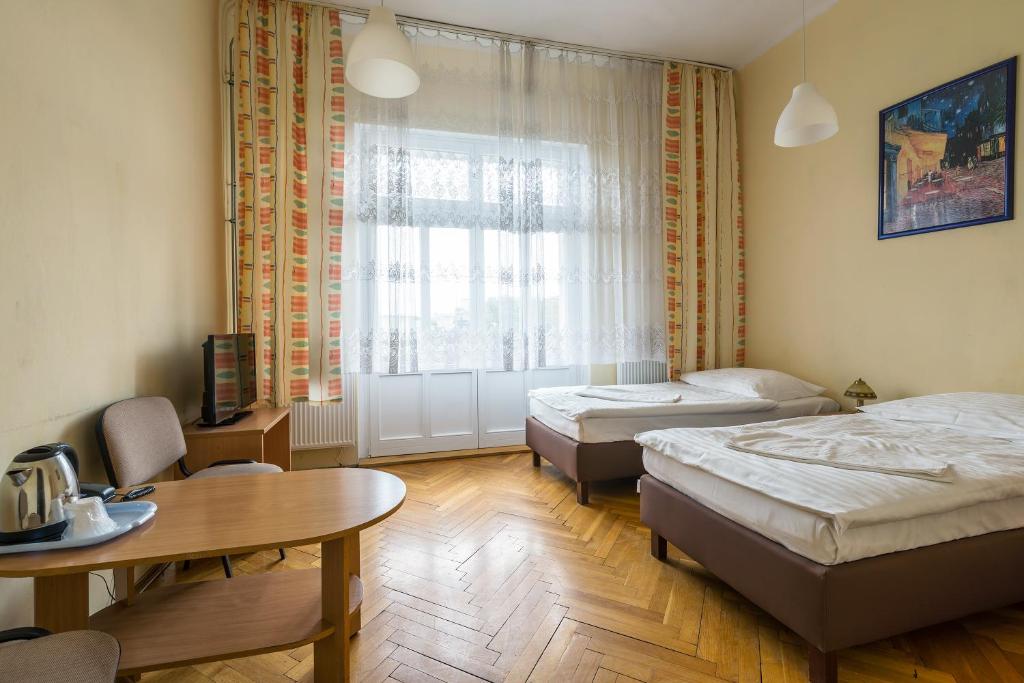 Uma cama ou camas num quarto em Savoy Wrocław