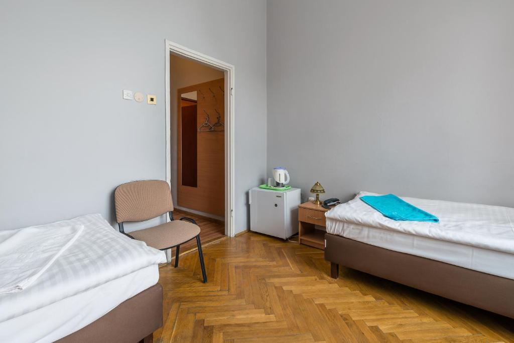 Uma cama ou camas num quarto em Savoy Wrocław