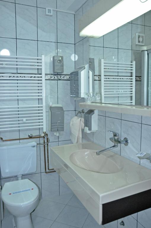 Koupelna v ubytování Hotel Simpo Pržar