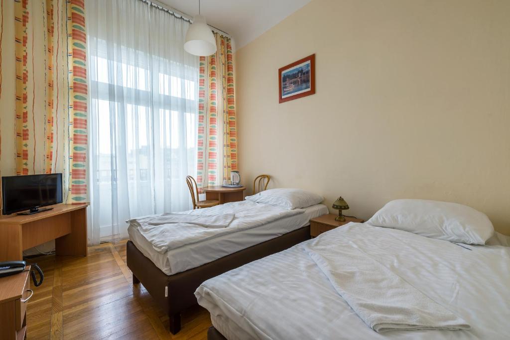 Uma cama ou camas num quarto em Savoy Wrocław