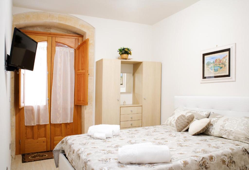A bed or beds in a room at Rosa Holiday Home