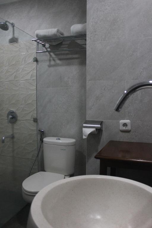 Koupelna v ubytování Onih Hotel