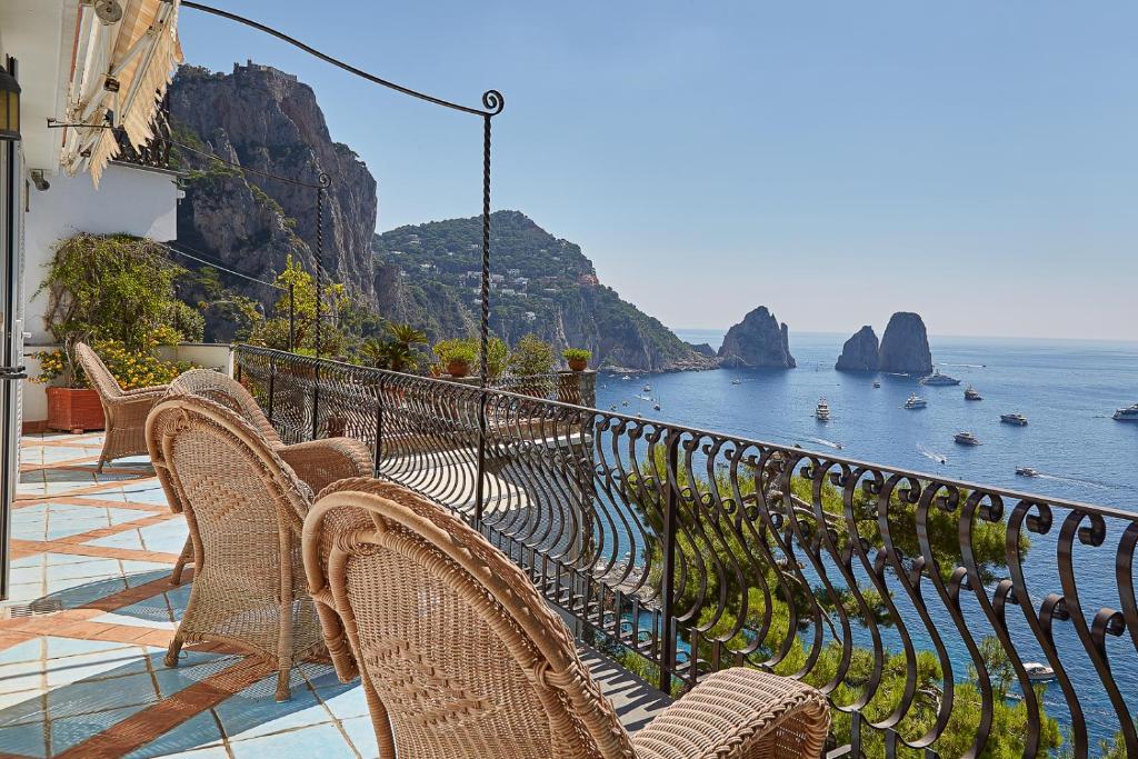 a balcony with chairs and a view of the ocean at Residence Leonardo in Capri