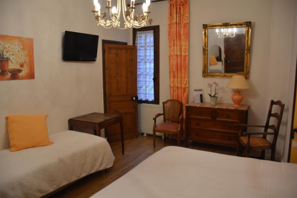 Logis Hôtel Restaurant - Le Clos Deauville Saint Gatien - Triple Room