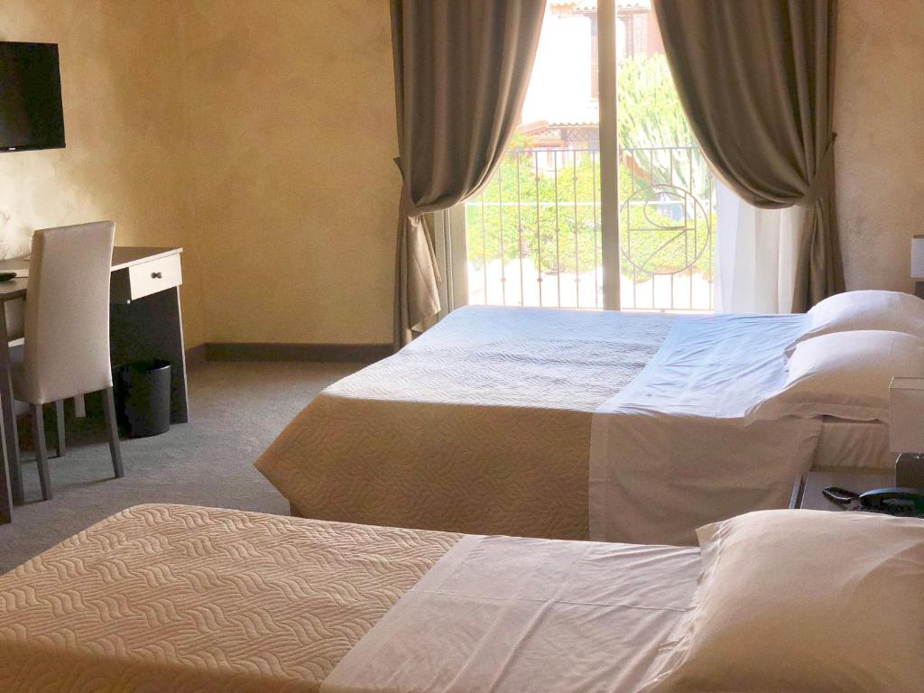 Hotel Riviera Palace - Habitación Triple Con Balcón