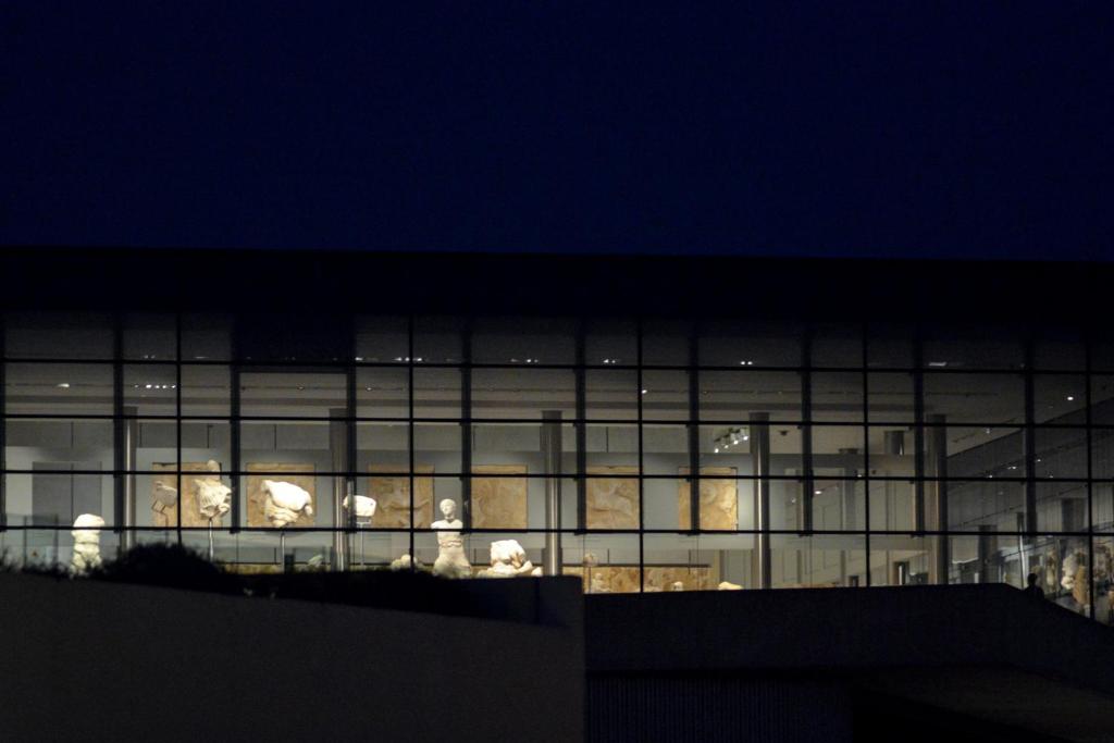 Fotografia z galérie ubytovania Acropolis amazing balcony view 3 minutes walking to the museum v Aténach