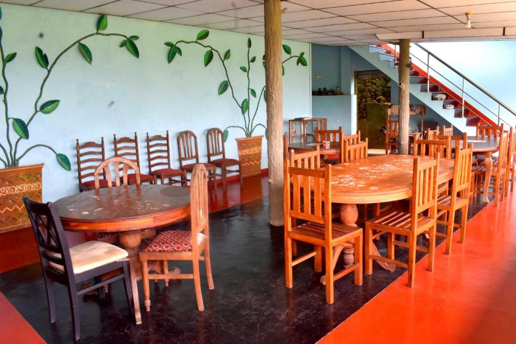 Restaurace v ubytování Rathna Gems Halt