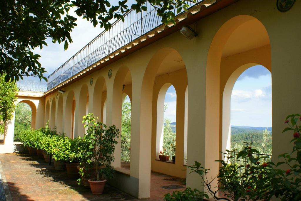 Ogród w obiekcie "Alle Montanine" Villa Poggio