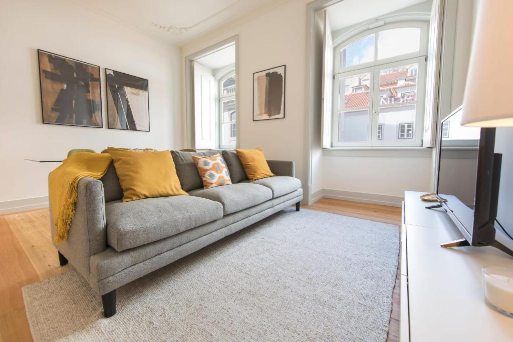 Downtown Lisbon Apartment by LovelyStay