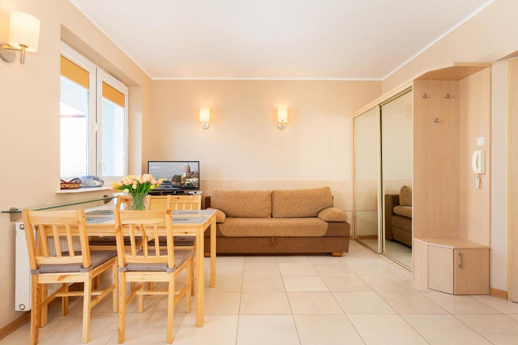 Posedenie v ubytovaní Spacerowa Apartments with Parking by Noclegi Renters
