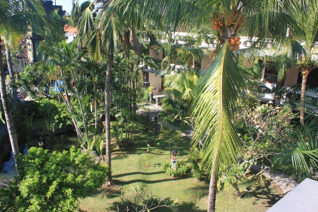 Zahrada ubytování Bakung Beach Resort
