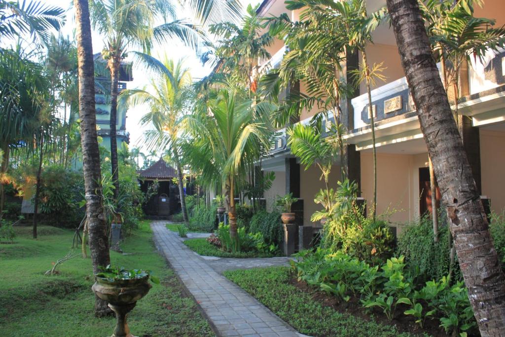 Zahrada ubytování Bakung Beach Resort