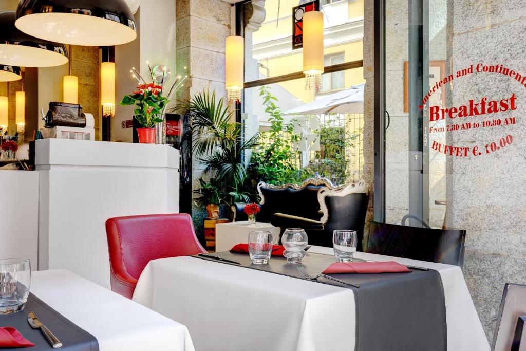 A seating area at Dharma Luxury Hotel