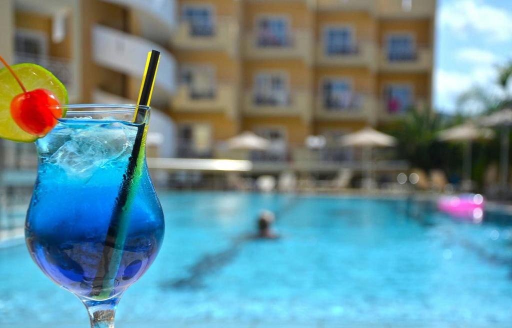 Bazén v ubytovaní Sunny Bay Hotel alebo v jeho blízkosti