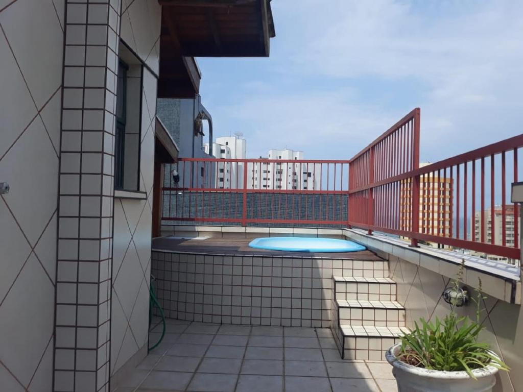  apto. cobertura martim de sá com piscina na cobertura 50m praia
