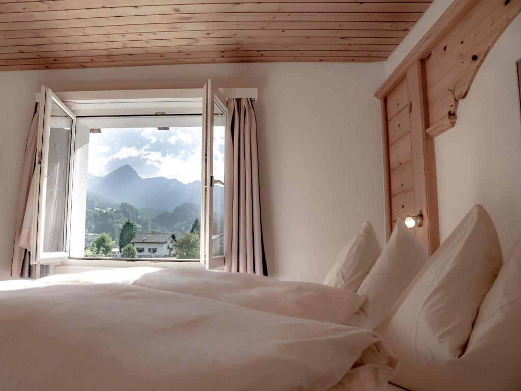 Nespecifikovaný výhled na hory nebo výhled na hory při pohledu z hotelu