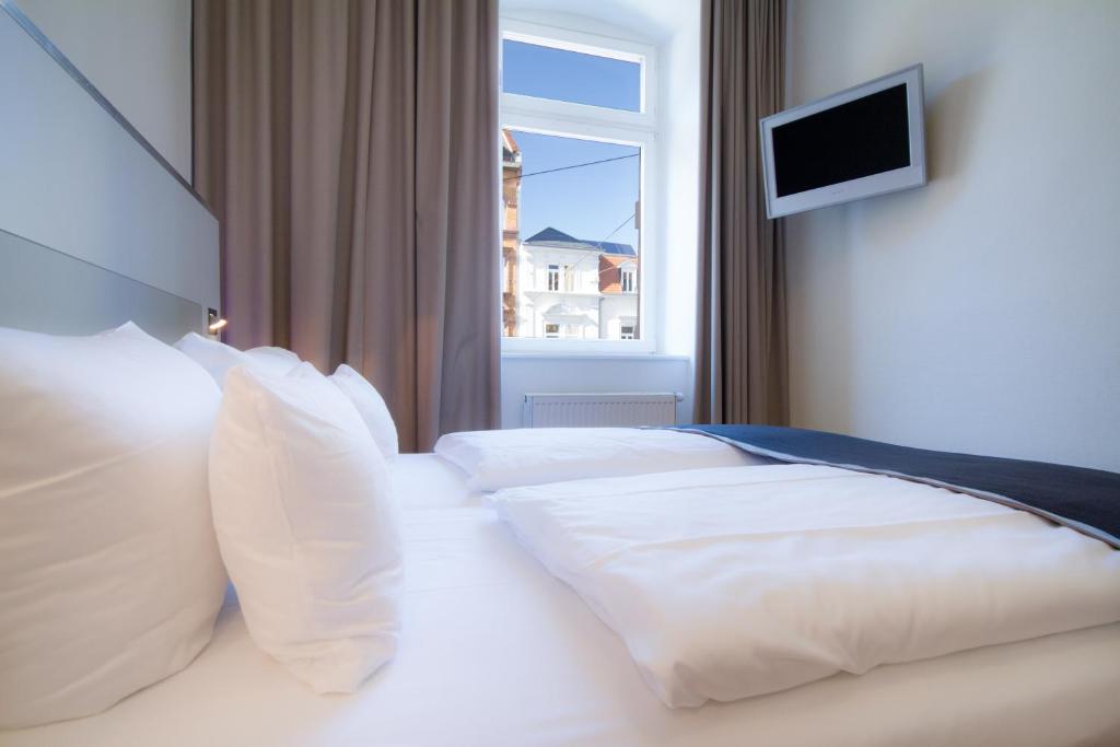 Postel nebo postele na pokoji v ubytování Qube Hotel Bergheim