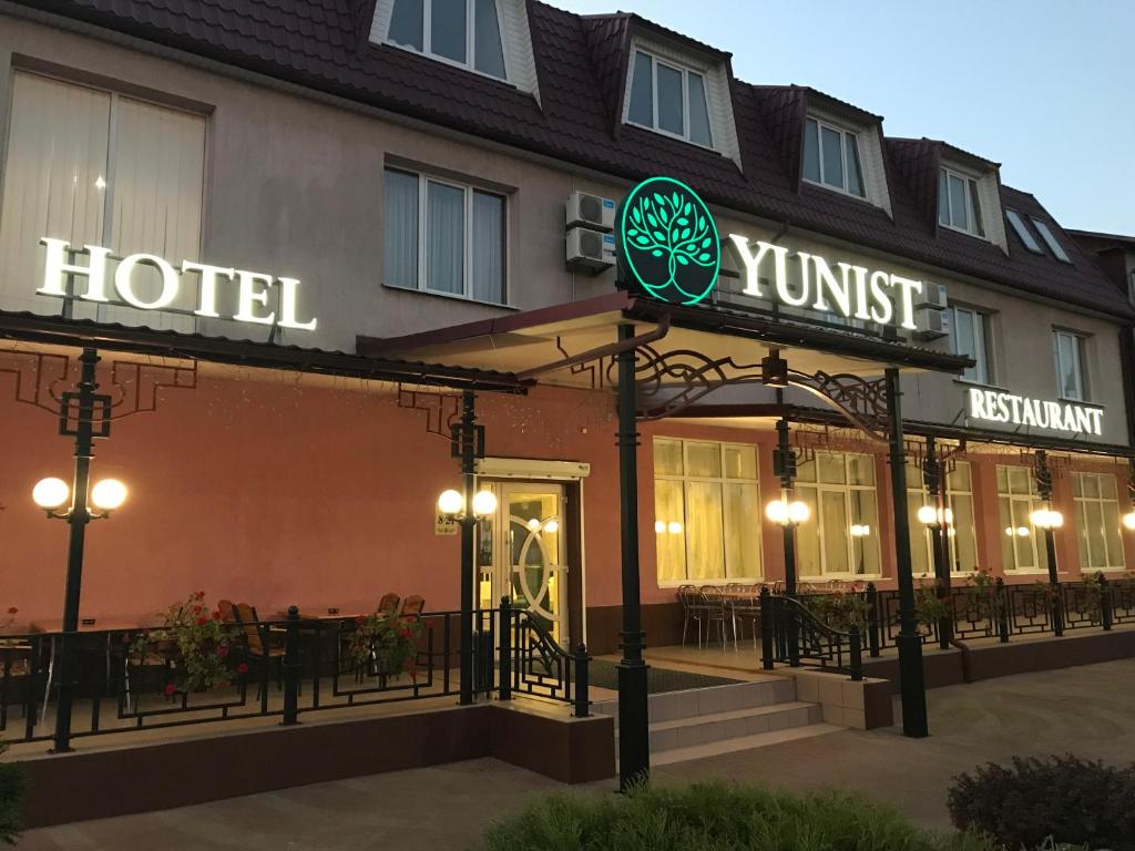 Certifikát, hodnocení, plakát nebo jiný dokument vystavený v ubytování Yunist