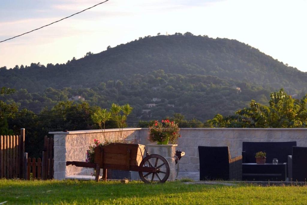 Nespecifikovaný výhled na hory nebo výhled na hory při pohledu z bed and breakfast